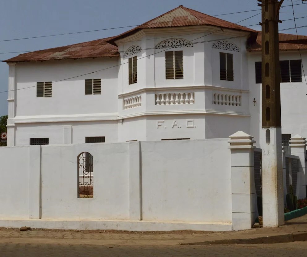 A whitewashed Afro-Brazilian house with a balustraded balcony